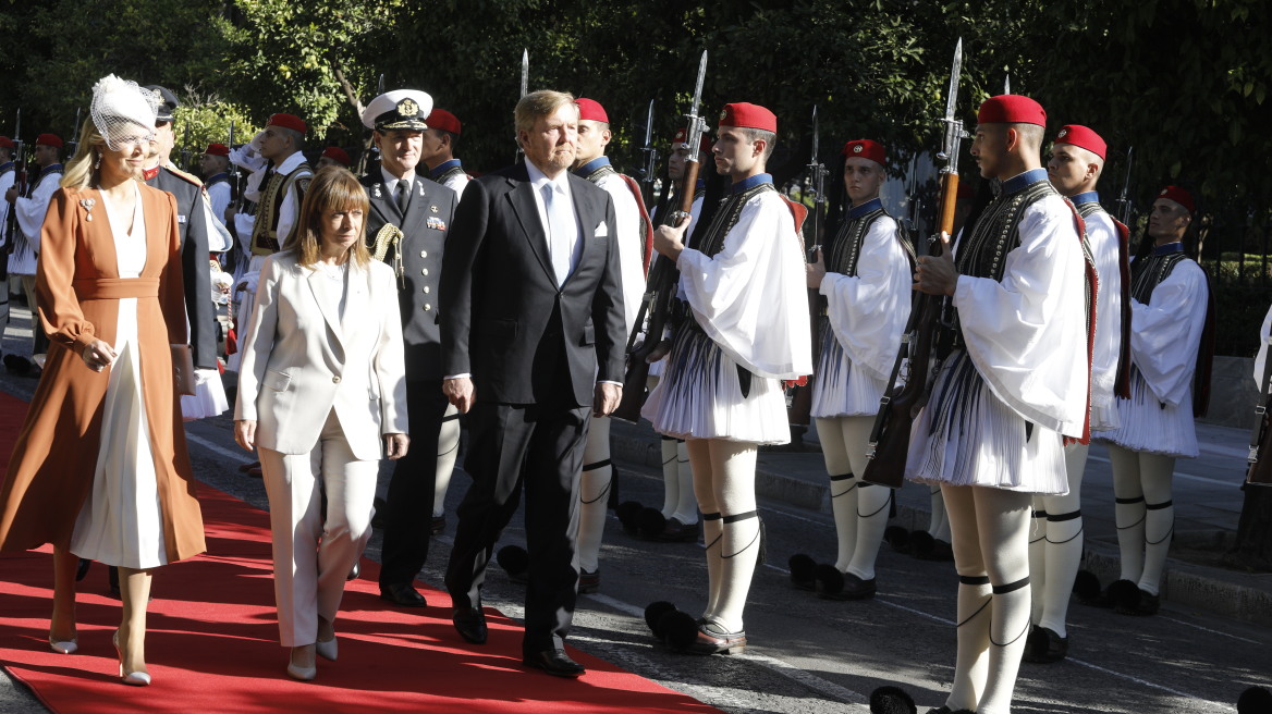 Στην Ελλάδα το βασιλικό ζεύγος της Ολλανδίας - Κατέθεσαν στεφάνι στον Άγνωστο Στρατιώτη 