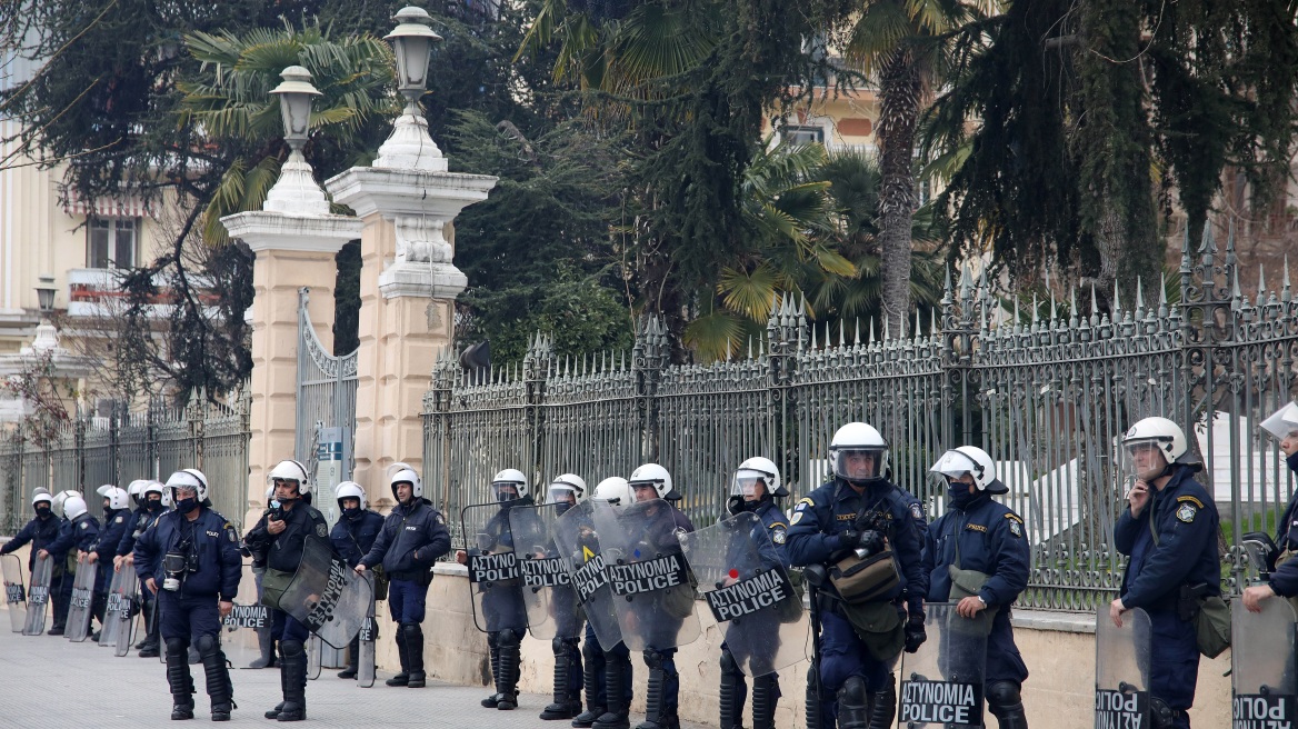 Θεσσαλονίκη: Συνελήφθη να πουλάει ναρκωτικά στο ΑΠΘ και σε δυο μέρες αφέθηκε ελεύθερος!