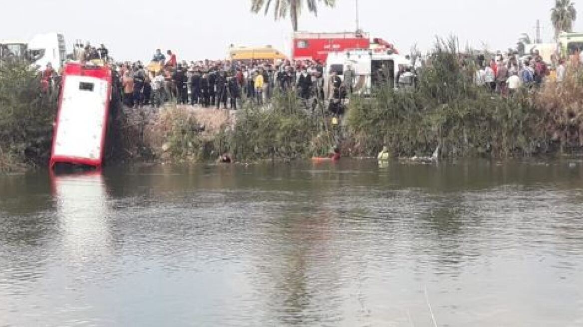 Τραγωδία στην Αίγυπτο: Τουλάχιστον 19 νεκροί από την πτώση λεωφορείου σε κανάλι