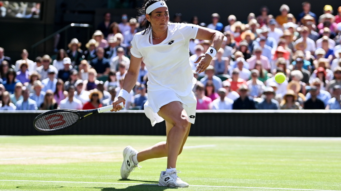 Οι λεκέδες της περιόδου οδήγησαν το Wimbledon στο να χαλαρώσει τον κανονισμό για τα λευκά ρούχα στις τενίστριες 