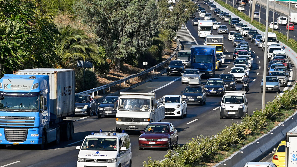 Κίνηση στους δρόμους: Μποτιλιαρισμένος ο Κηφισός, λόγω καραμπόλας έξι αυτοκινήτων - Τροχαίο και στην Αττική Οδό 