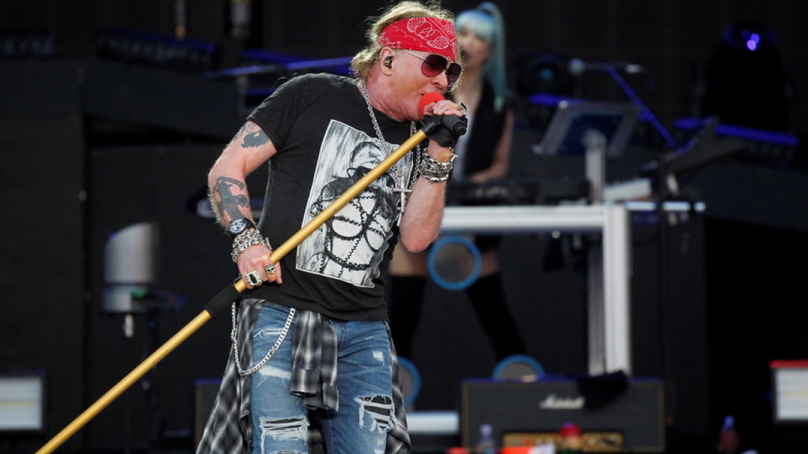 Guns N' Roses: Ο Axl Rose ζητά να σταματήσουν να πετούν drones στις συναυλίες