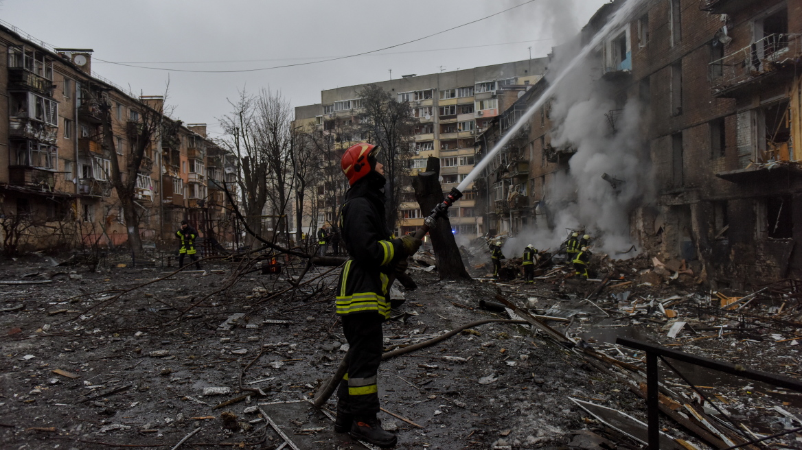 Πόλεμος στην Ουκρανία: Πιθανό μπλακ άουτ στο Κίεβο - Ο δήμαρχος καλεί τους κατοίκους να μαζέψουν νερό, τρόφιμα και ζεστά ρούχα