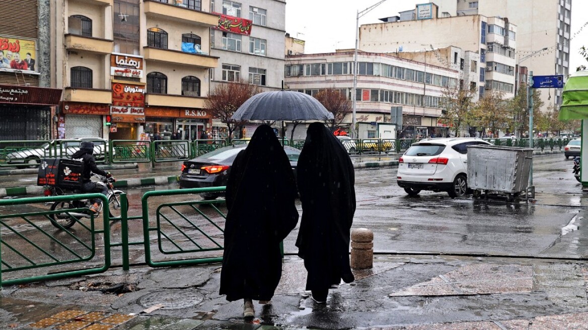 Ιράν: Εσωτερικές έριδες στο καθεστώς μετά την κατάργηση της Αστυνομίας Ηθών