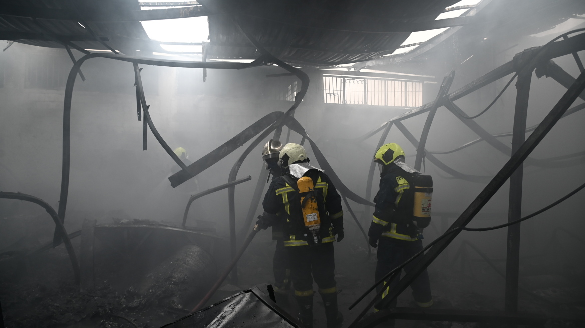 Ασπρόπυργος: Εμπρησμό καταγγέλλει ο ιδιοκτήτης του εργοστασίου με τα πολυεστερικά - «Είναι από τους Ρομά»