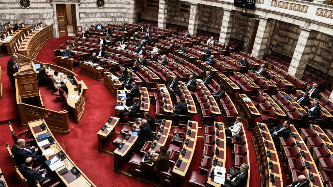 ΣΥΡΙΖΑ και ΜέΡΑ25 καταψήφισαν το έκτακτο επίδομα 600 ευρώ στους ένστολους