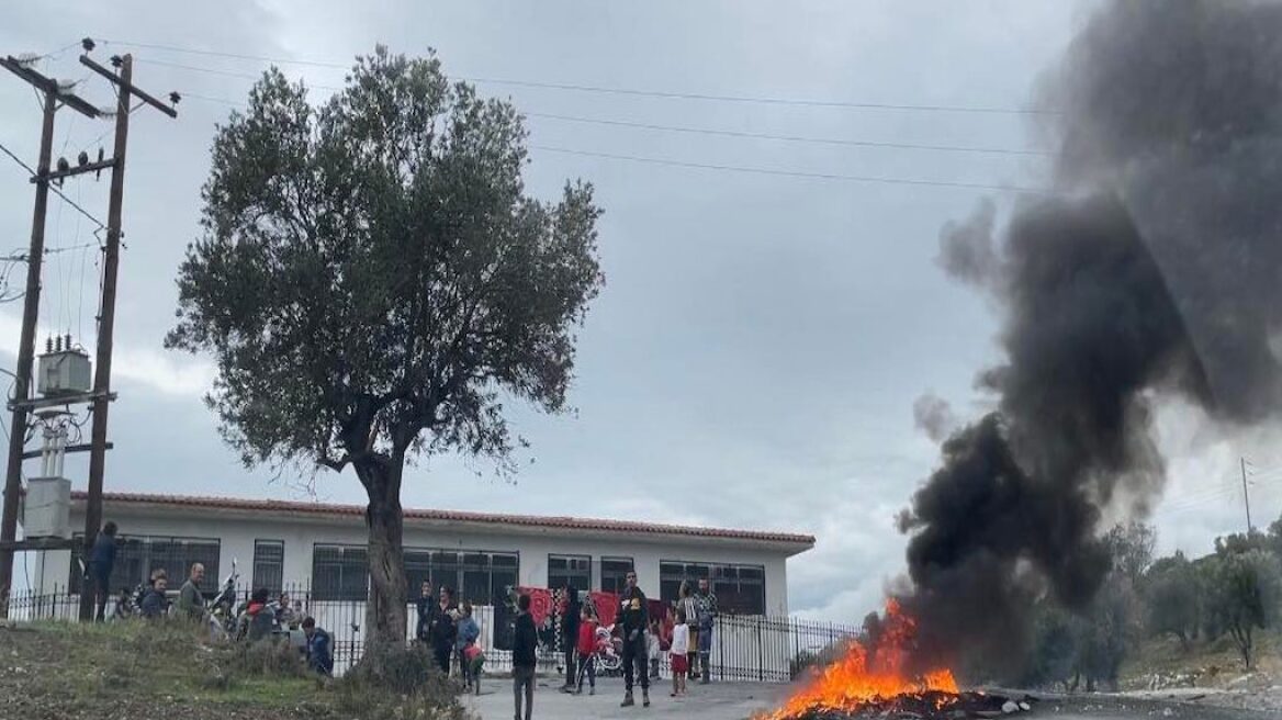 Λέσβος: Φωτιές και πετροπόλεμος κοντά στον καταυλισμό Ρομά της Παγανής