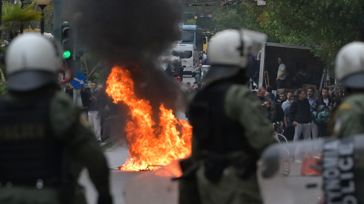 ΑΣΟΕΕ: Οδοφράγματα από αγνώστους - Διακοπή κυκλοφορίας στην Πατησίων