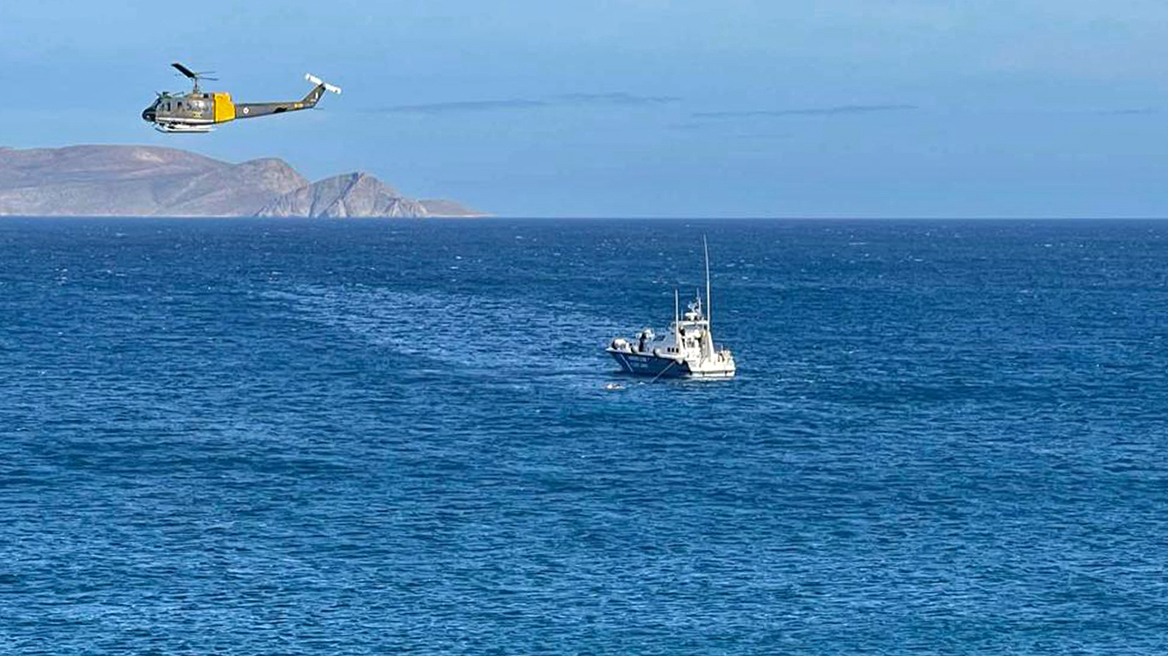 Ηράκλειο: Μονοκινητήριο αεροσκάφος κατέπεσε στη θάλασσα - Νεκρός ο ένας από τους δύο επιβαίνοντες