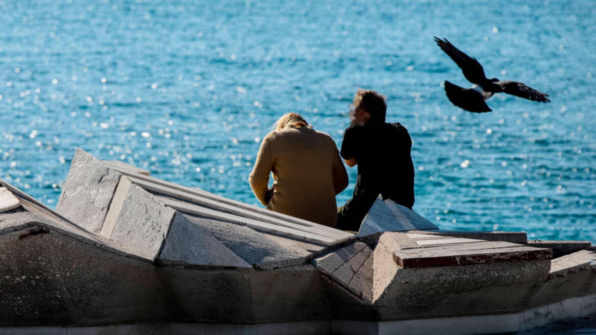 Καιρός: Χειμώνας στη Βόρεια Ελλάδα αύριο... καλοκαίρι στη Νότια - Πού θα χιονίσει και πού θα δείξει έως και 24°C