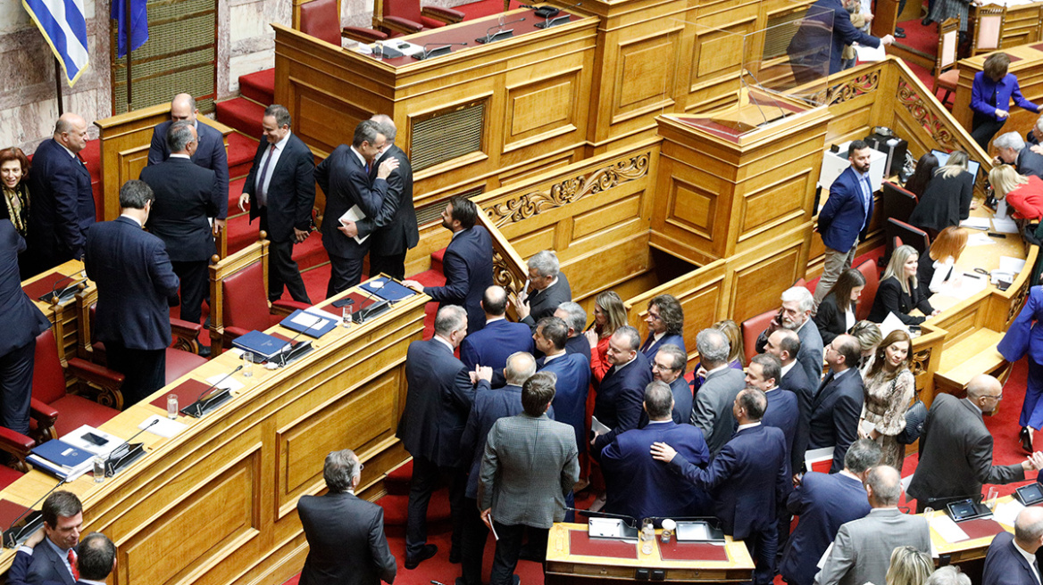 Μητσοτάκης στους κοινοβουλευτικούς συντάκτες: Θα κάνω Χριστούγεννα στο Μέτσοβο, στο βουνό παίρνονται οι αποφάσεις