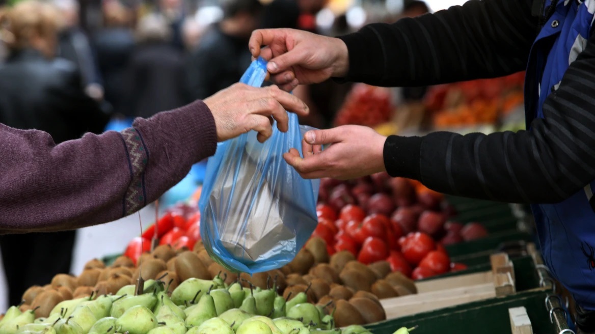 «Παράθυρο» για την επέκταση του «market pass» και στις λαϊκές από τον υπουργό Αγροτικής Ανάπτυξης