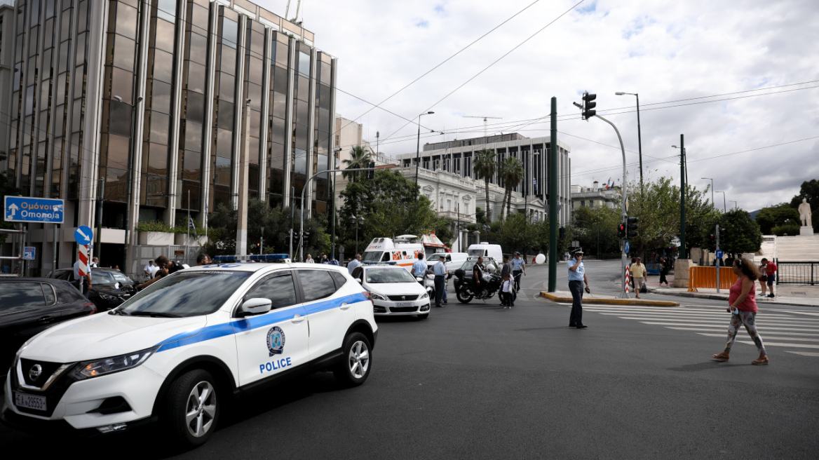 Σύνταγμα: Δύο αδερφές μαχαίρωσαν 16χρονη στο κέντρο της πλατείας