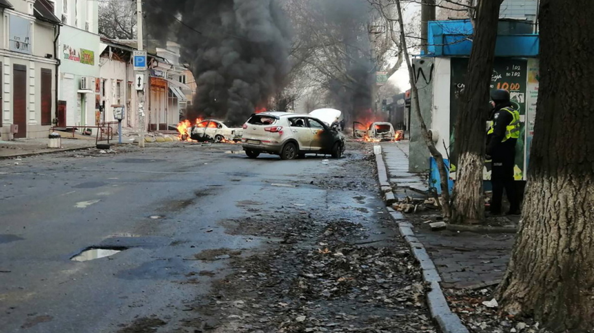 Πόλεμος στην Ουκρανία: Δέκα νεκροί και 58 τραυματίες από ρωσικό βομβαρδισμό στη Χερσώνα