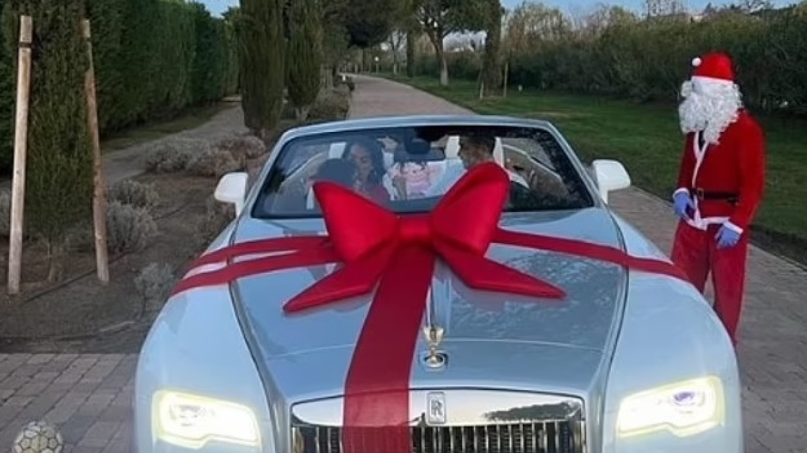 Κριστιάνο Ρονάλντο: Μια πανάκριβη Rolls Royce του έκανε δώρο Χριστουγέννων η σύντροφός του