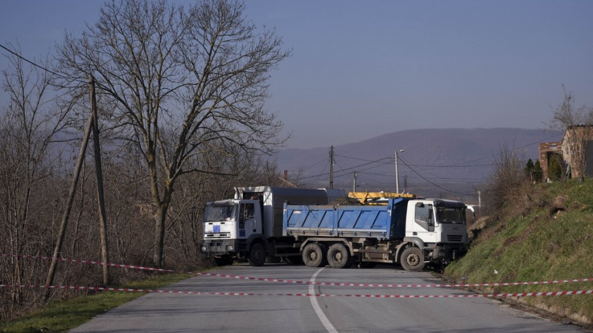 Κόσοβο: Νέα οδοφράγματα έστησαν οι Σέρβοι στη βόρεια Μιτρόβιτσα