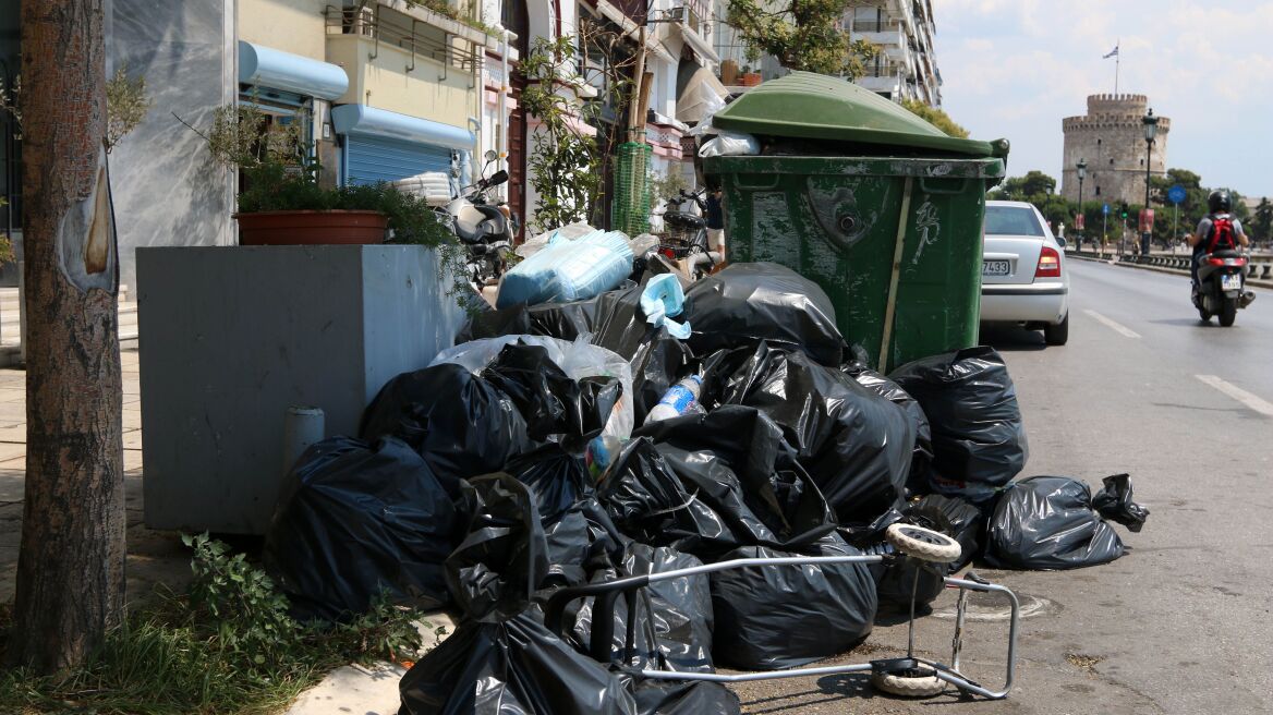 Θεσσαλονίκη: Έκκληση προς τους πολίτες να μην κατεβάζουν τα σκουπίδια στους κάδους ενόψει κακοκαιρίας