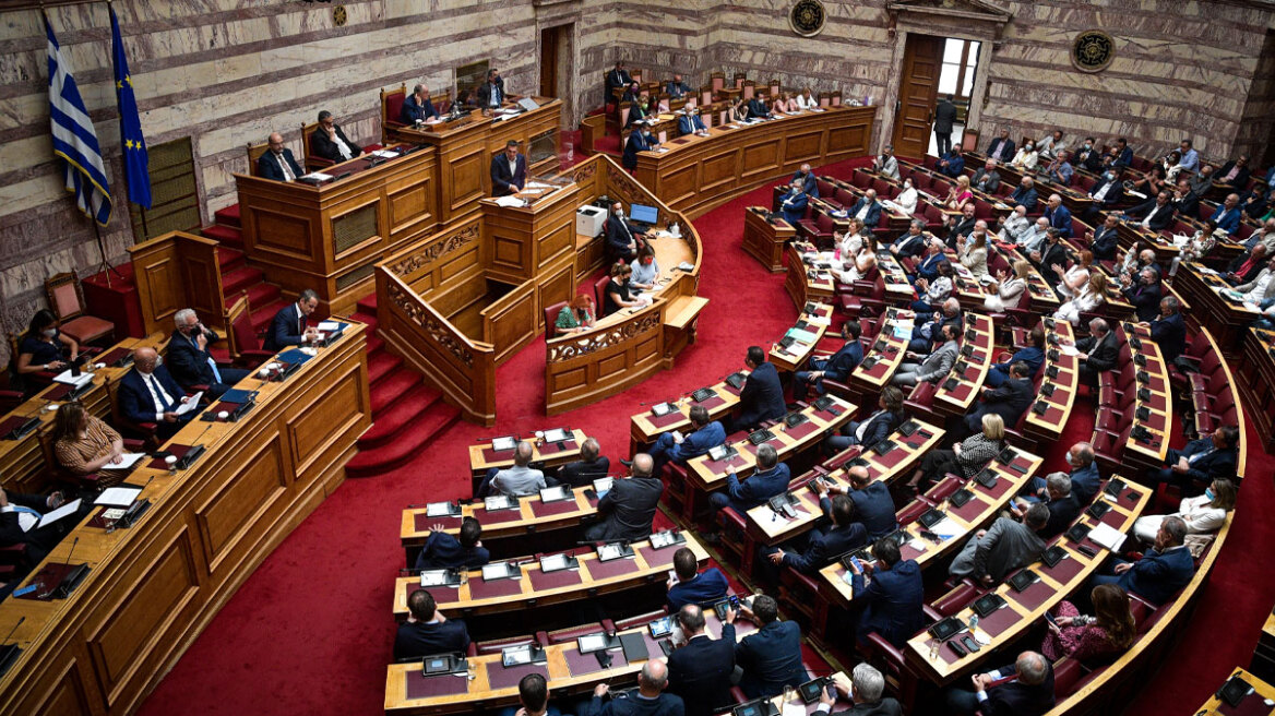 Πρόταση δυσπιστίας: Τι είναι και ποια διαδικασία προβλέπεται από τη Βουλή