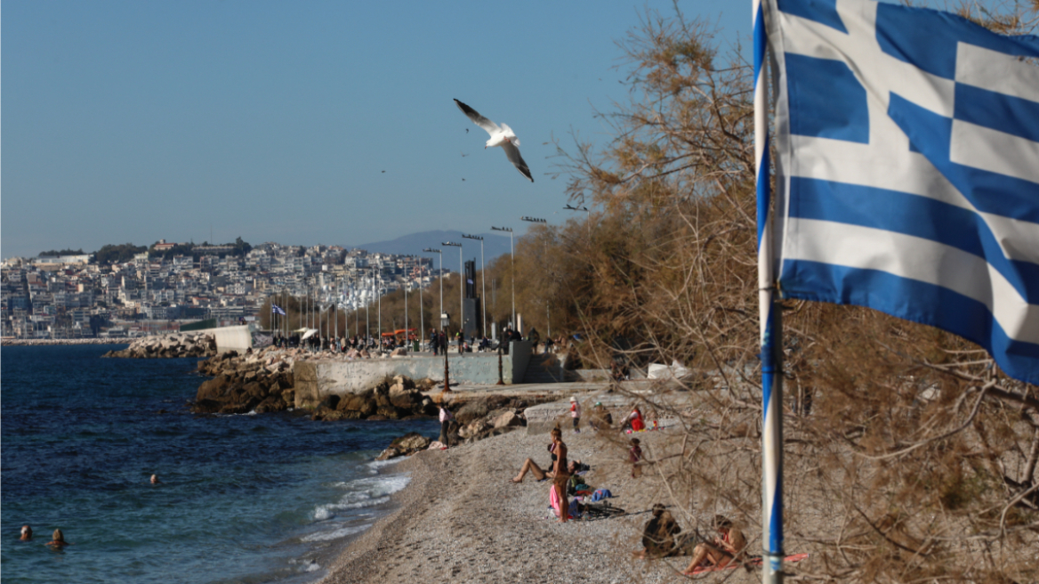 Καιρός: «Ανοιξιάτικος» μέχρι και τα Φώτα - Προβληματισμός για τις υψηλές θερμοκρασίες