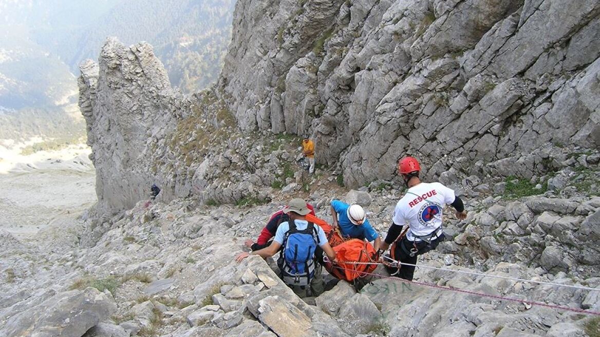 Όλυμπος: Ορειβάτισσα έπεσε σε «τρύπα» στα 2.700 μέτρα 