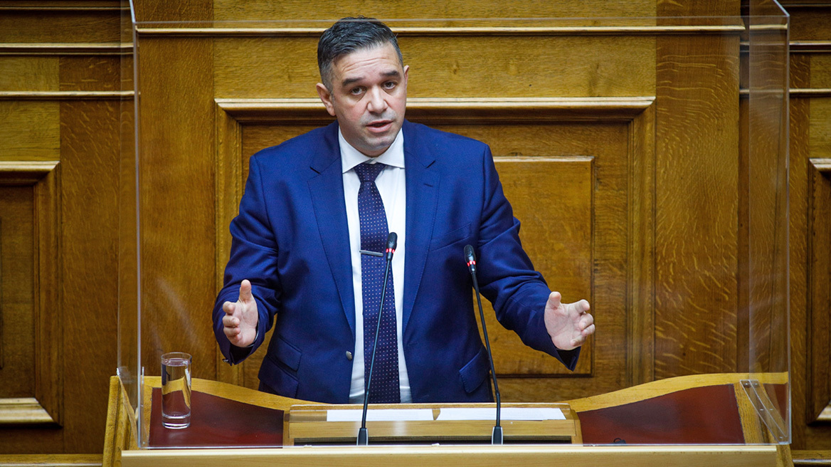 Θέμης Χειμάρας: Παραιτήθηκε από βουλευτής, αντικαθίσταται από την Ελένη Μακρή