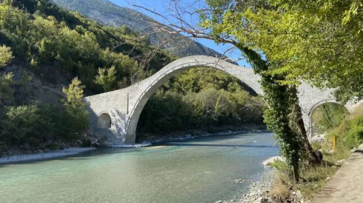 Θεοφάνια - Ιωάννινα: Αγιασμός των υδάτων μετά από 8 χρόνια στο ιστορικό γεφύρι της Πλάκας