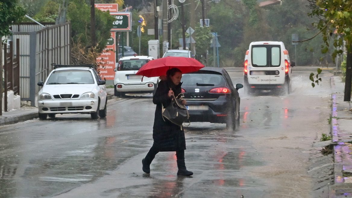 Χαλάει ο καιρός από αύριο, αλλά με... ζέστη - Βροχές στα βόρεια και δυτικά, καταιγίδες στο Ιόνιο