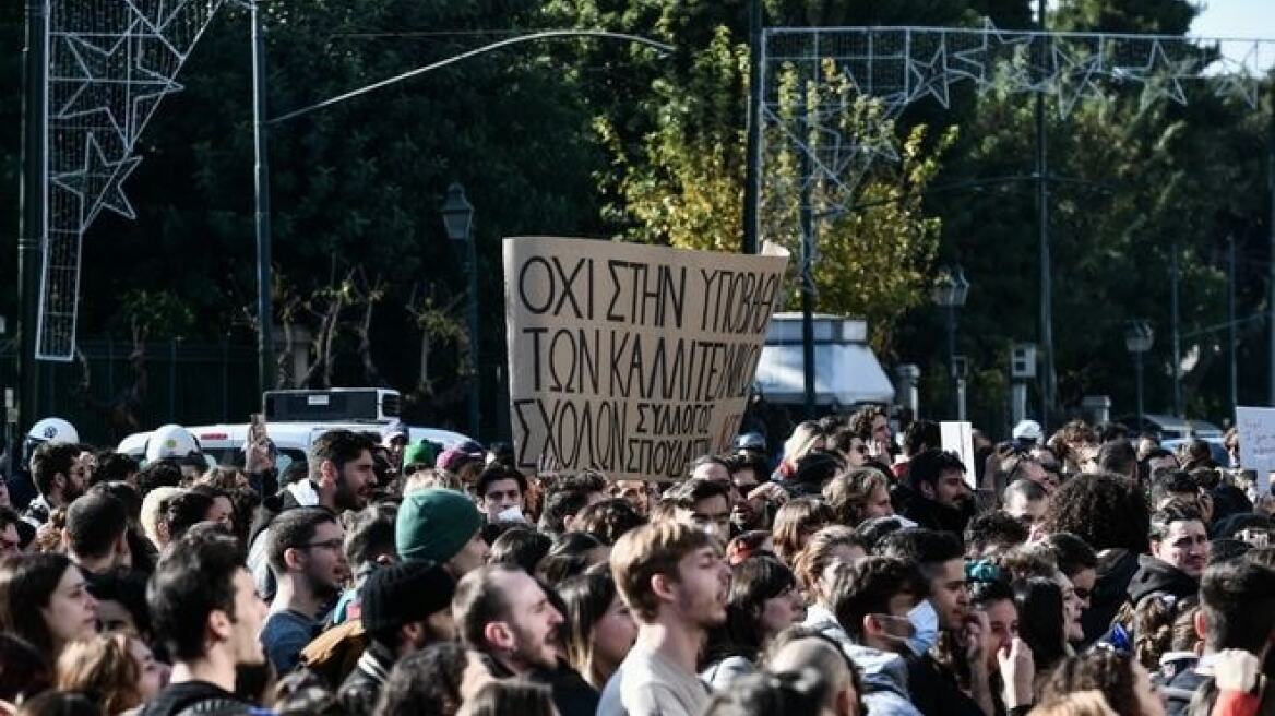 Επιμένουν στις κινητοποιήσεις οι καλλιτέχνες παρά τις θετικές κυβερνητικές παρεμβάσεις