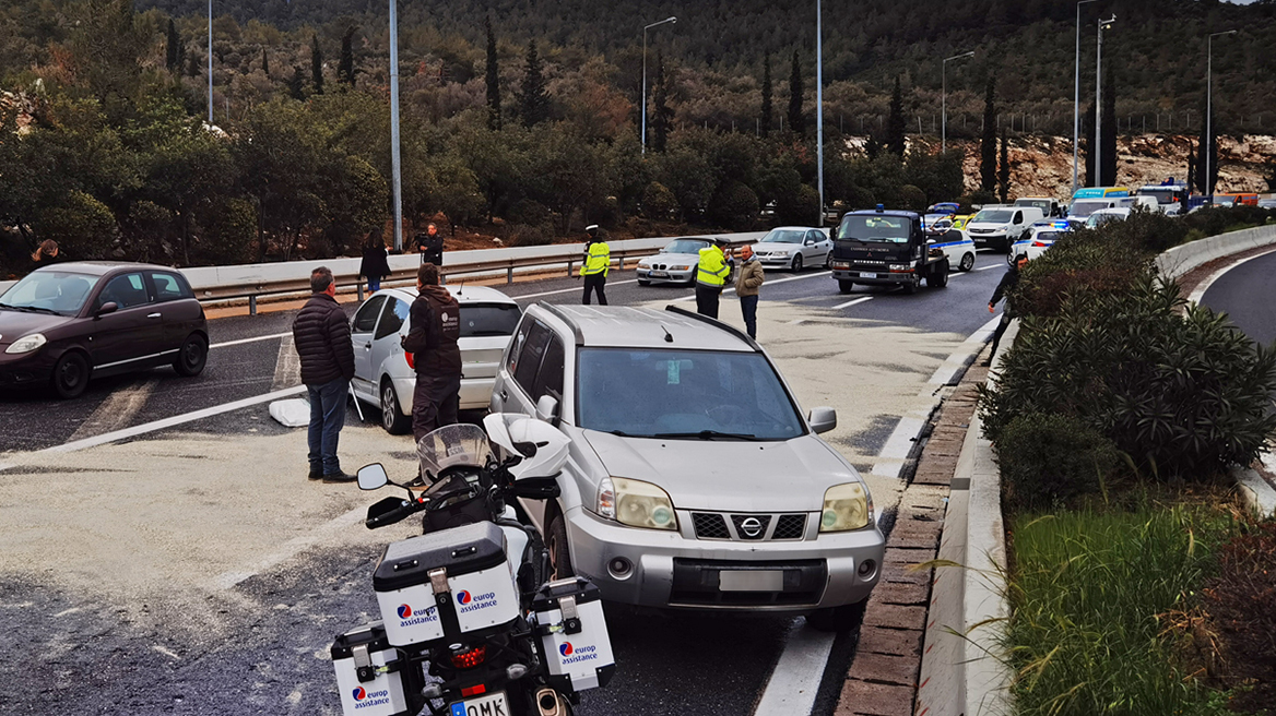 Καραμπόλα οκτώ οχημάτων με τρεις  τραυματίες στη Λεωφόρο Κατεχάκη 