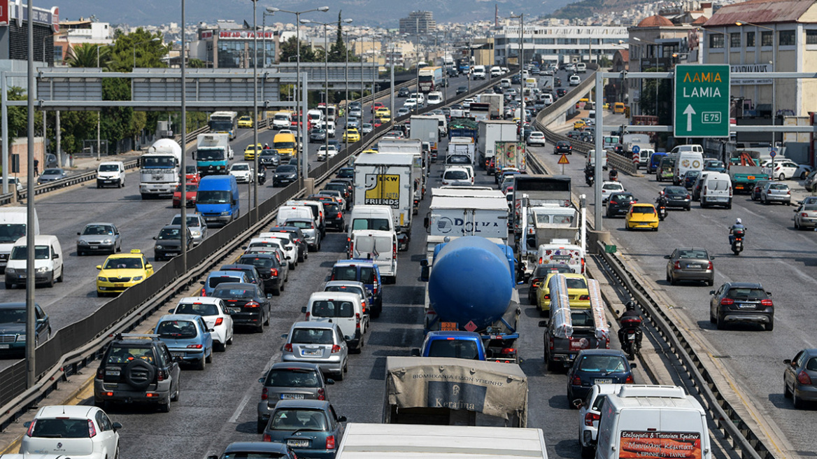 Κίνηση - Παγκόσμια μελέτη: 78 ώρες ετησίως κολλημένοι στους δρόμους οι Αθηναίοι