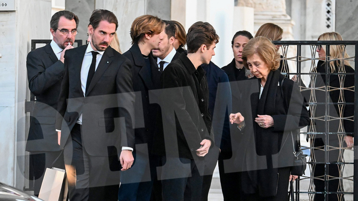 Τέως βασιλιάς Κωνσταντίνος: Σύσσωμη η οικογένειά του για το τρισάγιο στο Α’ Νεκροταφείο - Δείτε φωτογραφίες