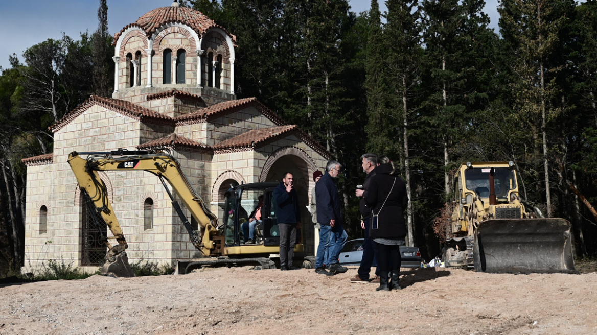 Τατόι: Ανοίγουν δρόμους, φυτεύουν δέντρα στα πρώην βασιλικά κτήματα για την ταφή