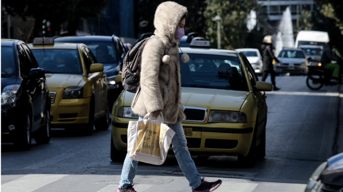 Καιρός: Ζέστη, σκόνη και ισχυροί νοτιάδες έως την Πέμπτη - Έρχεται τσουχτερό κρύο