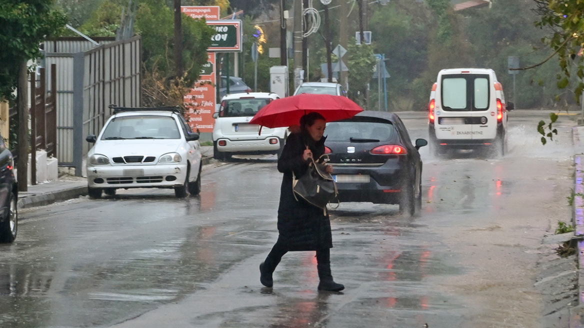 Καιρός: Βροχές και... ζέστη αύριο - Νησιά, Ήπειρος και Θράκη στο «μάτι» της κακοκαιρίας