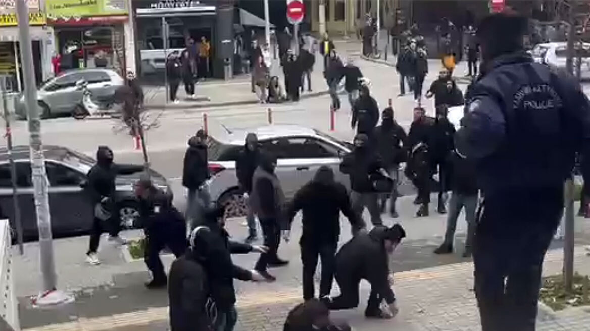 Δίκη Άλκη Καμπανού: Επεισόδια έξω από το δικαστήριο στη δίκη για τη δολοφονία του