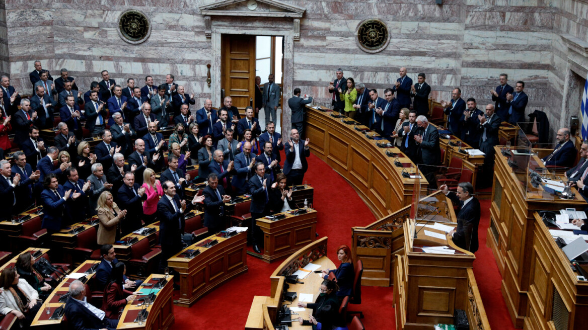 Πρόταση δυσπιστίας: «Αρραγής η πλειοψηφία, ο κ. Τσίπρας δεν απάντησε», λέει η κυβέρνηση