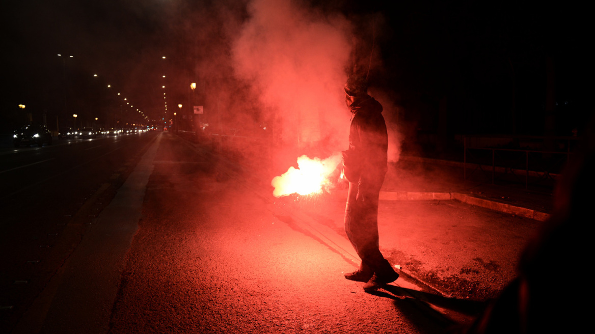 Πανικός από καπνογόνο που πετάχτηκε σε σχολείο στην Καλαμάτα