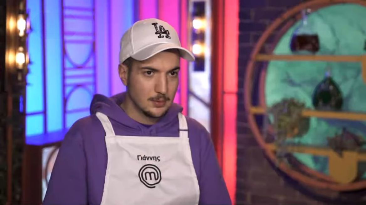 MasterChef: Η αντίδραση του Γιάννη όταν έμαθε πως... κάθεται στη θέση του Μπόμπενα