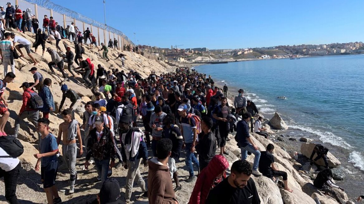 Μεταναστευτικό - Βέμπερ: Η ΕΕ να χρηματοδοτεί την κατασκευή φραχτών στα εξωτερικά της σύνορα