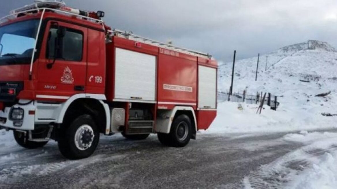 Ρέθυμνο: Πενταμελής οικογένεια εγκλωβίστηκε στα χιόνια