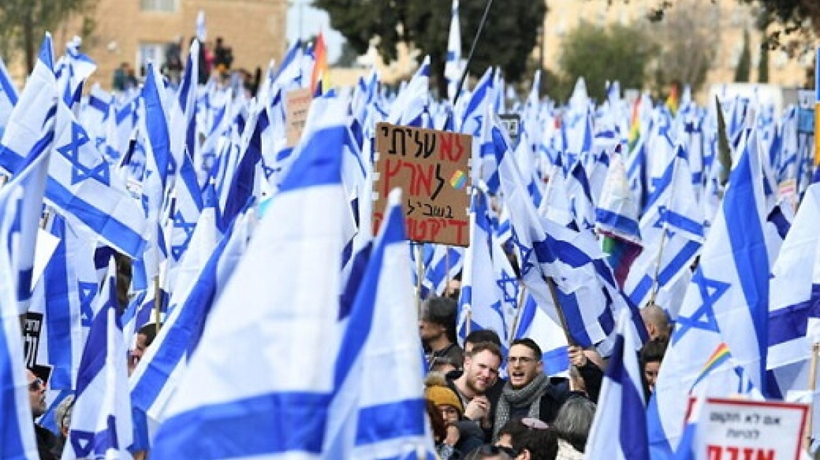 Ισραήλ: Έξω από τη βουλή διαδηλωτές, διαμαρτύρονται για τη δικαστική μεταρρύθμιση