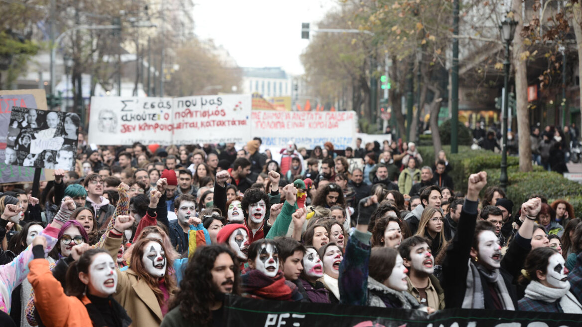 Σε νέες κινητοποιήσεις καλούν οι καλλιτέχνες – Συγκέντρωση στα Προπύλαια την Πέμπτη στις 12:00