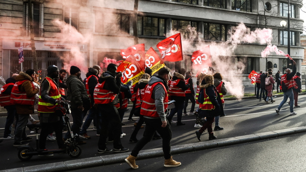 Γαλλία: Με γενικές απεργίες απειλούν τα συνδικάτα αν δεν αποσυρθεί το συνταξιοδοτικό