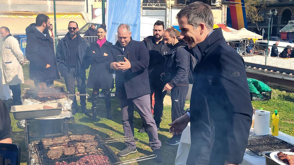 Κώστας Μπακογιάννης: Στη Βαρβάκειο για την Τσικνοπέμπτη - Φωτογραφίες και βίντεο