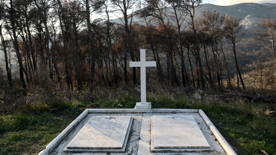 Τέως βασιλιάς Κωνσταντίνος: Τι θα γράφει η μαρμάρινη πλάκα στον τάφο του