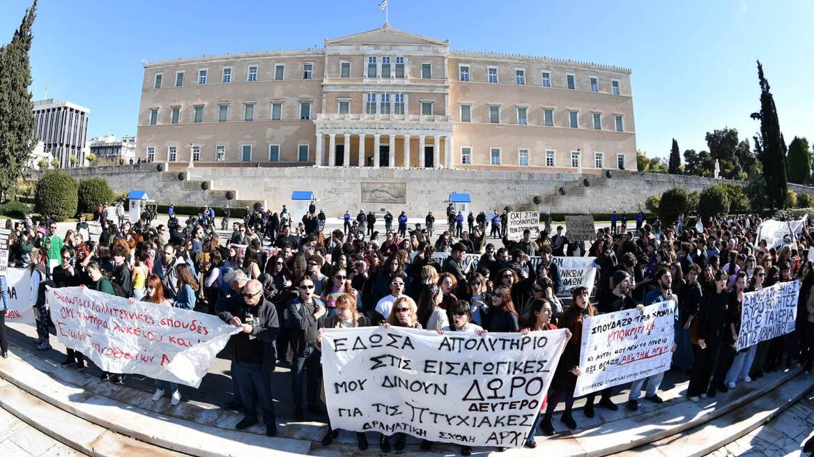 Καλλιτέχνες: Δεν ικανοποιούνται από τη μισθολογική αναβάθμιση για όλους, εντοπίζουν «παγίδες» στις διατυπώσεις