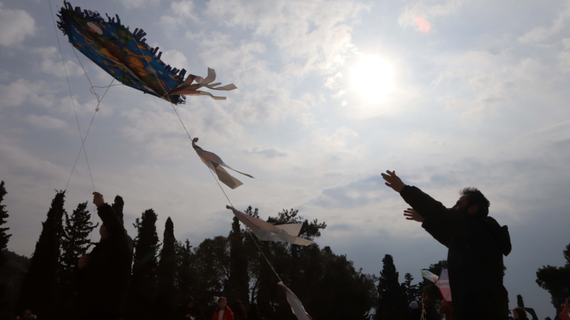 Καιρός: Νοτιάδες, υψηλές θερμοκρασίες και Αφρικανική σκόνη το τριήμερο της Καθαράς Δευτέρας