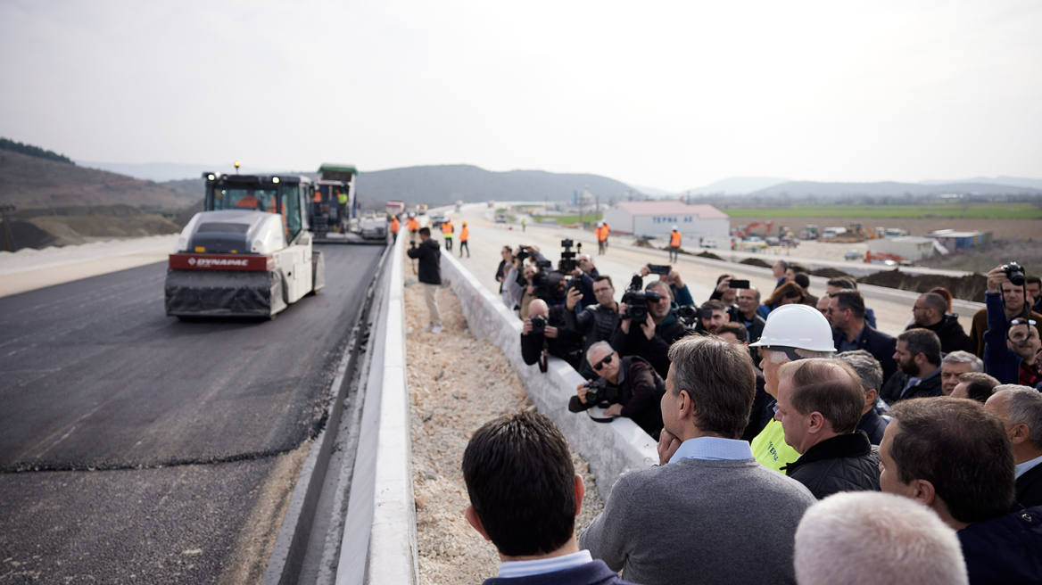 Μητσοτάκης από Τρίκαλα: Μετατρέπουμε τη χώρα σε μεγάλο εργοτάξιο