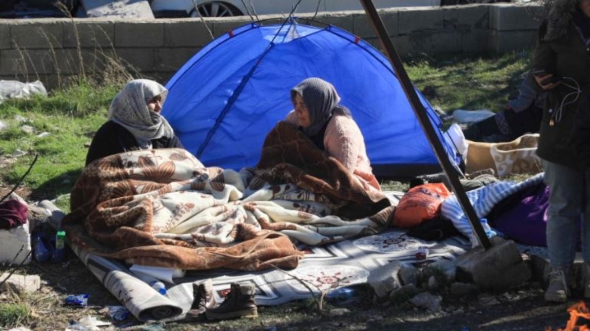 Τουρκία: Η Ερυθρά Ημισέληνος πούλησε αντί να δωρίσει σκηνές σε σεισμόπληκτους - Έντονη κριτική