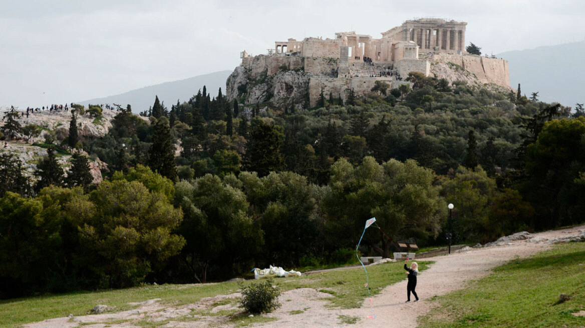 Καιρός: Κούλουμα με συννεφιά αλλά υψηλές θερμοκρασίες - Χειμώνας το Σαββατοκύριακο